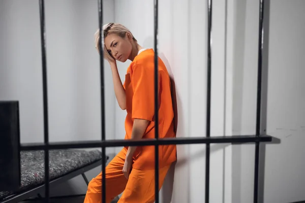 Former model jailed for drug distribution, serving time behind bars — Stock Photo, Image