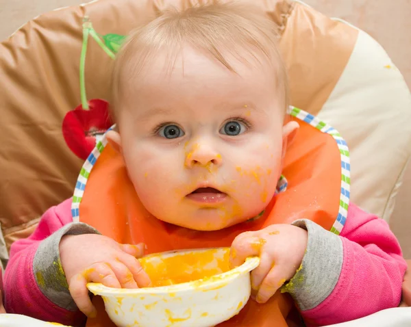 通过自己的第一个一年婴儿餐 — 图库照片