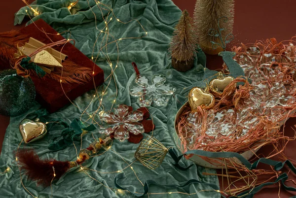 圣诞作文 漂亮的装饰 圣诞树 轻巧典雅的饰物 — 图库照片