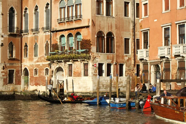 Gran Canal Venecia Los Edificios Góndolas Botes Pequeñas Embarcaciones Todo — Foto de Stock