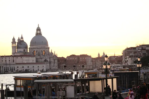 Grand Canal Venise Les Bâtiments Gondoles Bateaux Petits Bateaux Traversant — Photo