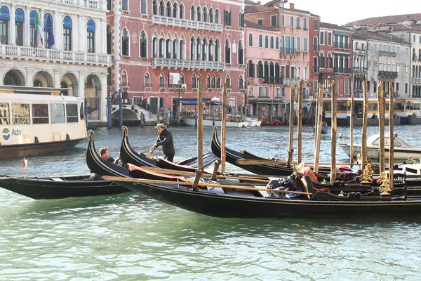 Gran Canal Venecia Los Edificios Góndolas Botes Pequeñas Embarcaciones Todo — Foto de Stock