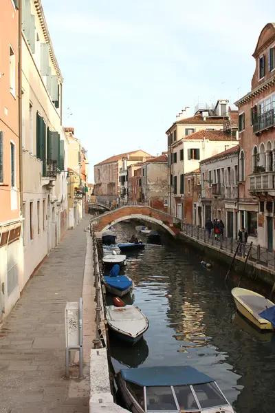 Kanal Von Venedig Und Gebäuden Gondeln Boote Und Kleine Boote — Stockfoto