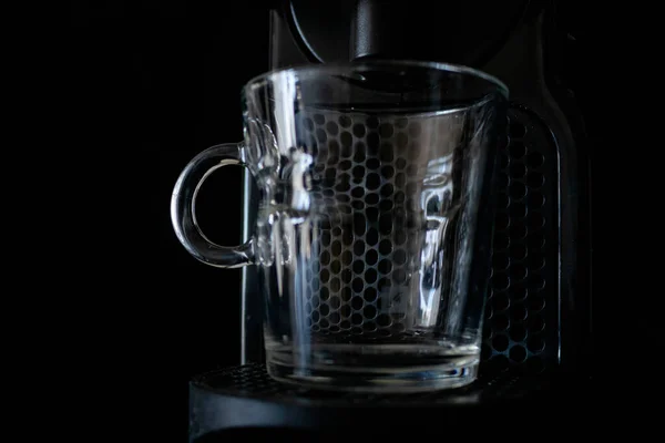 Прозрачная Стеклянная Чашка Кофеварке Концепция Работы Отдых Темный Фон — стоковое фото