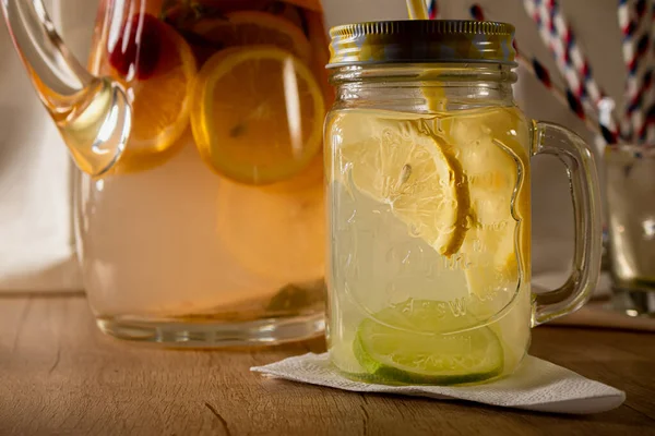 Великий Скляний Глечик Смаженою Цитрусовою Водою Домашньою Лимонадою Склянка Або — стокове фото