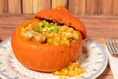 Balkabağı ya da Locro 'yla kabak manzarası. Tipik Arjantin yemekleri. Sağlıklı ve doğal gıda konsepti.