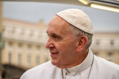 Vatikan Şehri, Vatikan. 3 Şubat 2016. Aziz Peter Meydanı turu sırasında Papa Francis Jorge Bergoglio 'nun portresi.
