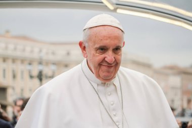 Vatikan Şehri, Vatikan. 3 Şubat 2016. Aziz Peter Meydanı turu sırasında Papa Francis Jorge Bergoglio 'nun portresi.