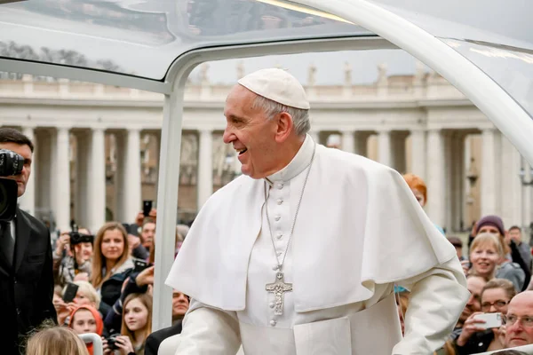 Vatikan Şehri, Vatikan. 3 Şubat 2016. Aziz Peter Meydanı turu sırasında Papa Francis Jorge Bergoglio 'nun portresi.
