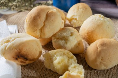 Chipa denilen ev yapımı kaşar ve peynirli ekmek. Arjantin, Paraguay ve Brezilya 'dan klasik peynir ekmeği..