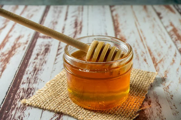 Honigstange Aus Holz Einem Glas Mit Reinem Honig Von Bienen — Stockfoto