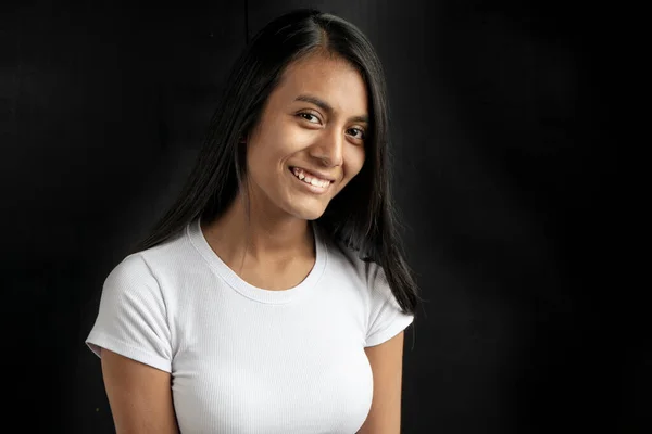 Vertical Medium Close Smiling Beautiful Black Haired Latin Woman Wearing — Stock fotografie