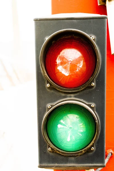 Ampel Mit Zwei Ampeln Rot Und Grün Einer Roten Säule — Stockfoto
