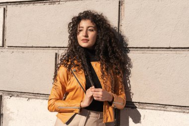 Birbirini seven bir çiftin elleri. konsept aşk