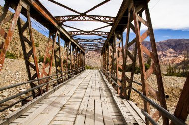 Old Bridge, metal ve ahşap