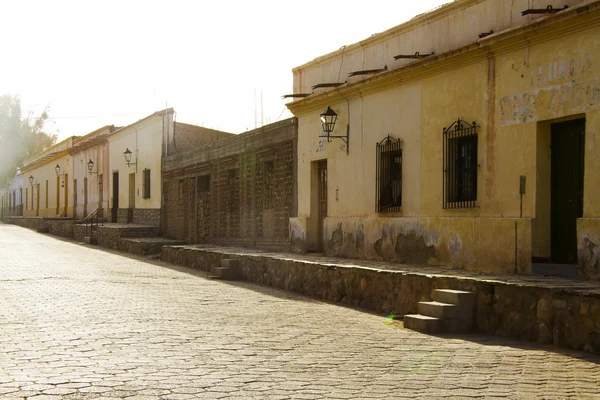 Straße in einer kleinen Stadt im Nordwesten Argentiniens — Stockfoto