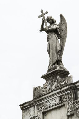 Ölenlerin mezarları koruyan melek.