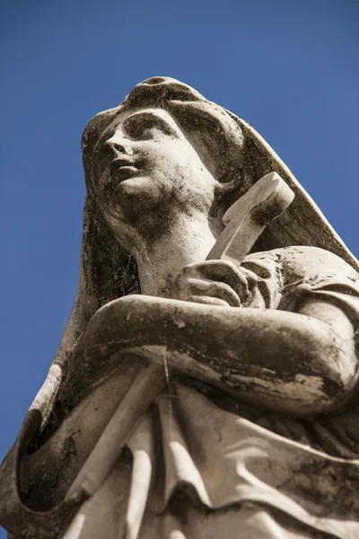 Estátua de mulher cristã no cemitério ou na Recoleta — Fotografia de Stock