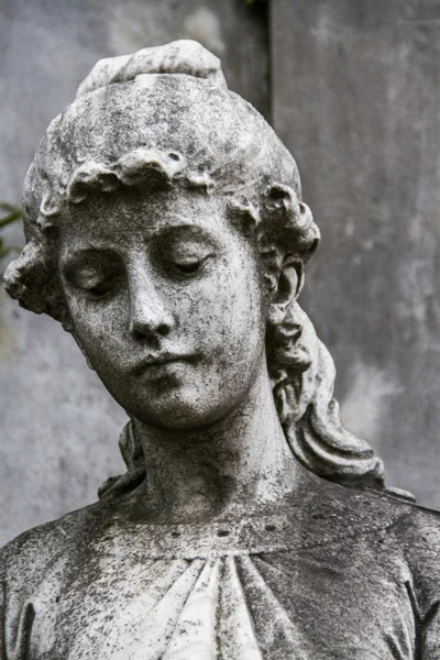 Escultura de la cara de una mujer — Foto de Stock