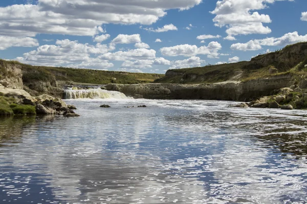 Cascata nel fiume — Foto Stock