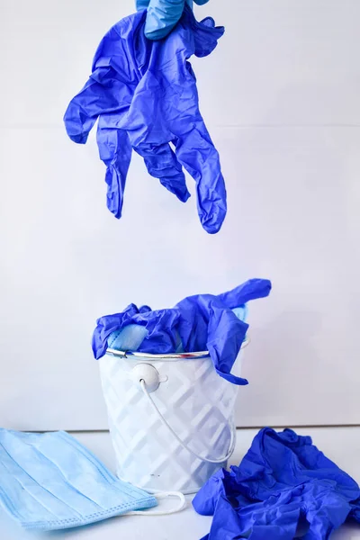 Hand Throwing Away Used Infectious Masks Medical Glove Trash Bin — Stock Photo, Image