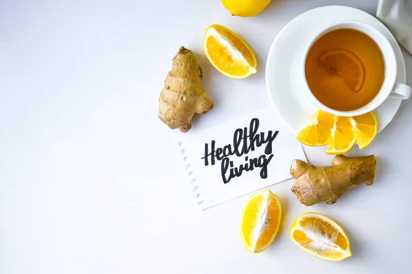 健康的な生活 一般的な風邪の治療のための製品の間で紙の上に書かれた レモン カモミールティー ビタミン自然飲料 シナモンアニスの星 — ストック写真