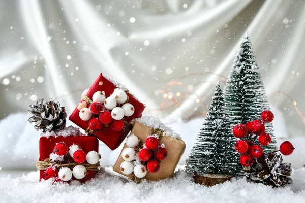 Zero Resíduos Presentes Natal Com Decorações Sobre Fundo Neve Branca — Fotografia de Stock