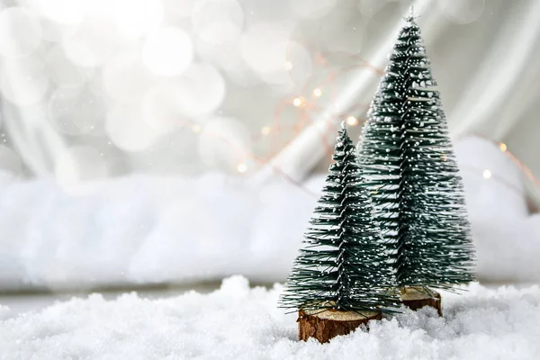 Duas Árvores Natal Champanhe Fundo Seda Colorido Neve Branca Decoração — Fotografia de Stock