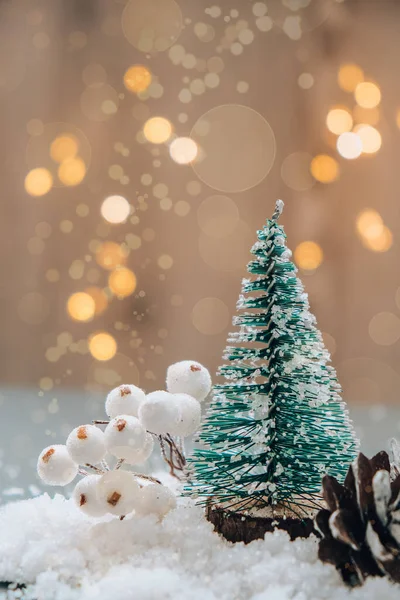 Рождественская Елка Боке Светлом Фоне Художественное Оформление Минимального Пастельного Цвета — стоковое фото