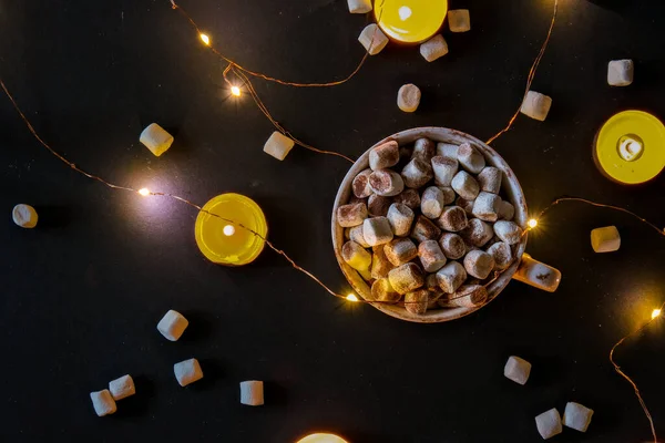 Copo Com Cacau Inverno Quente Marshmallows Noite Luzes Natal Chá — Fotografia de Stock