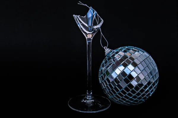 Verre Champagne Cassé Avec Boule Disco Fête Nouvel Anniversaire Fête — Photo