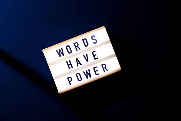 Lightbox Λέξεις Κειμένου Εχουν Δυναμη Παρακινητικές Λέξεις Παραθέτουν Την Έννοια — Φωτογραφία Αρχείου