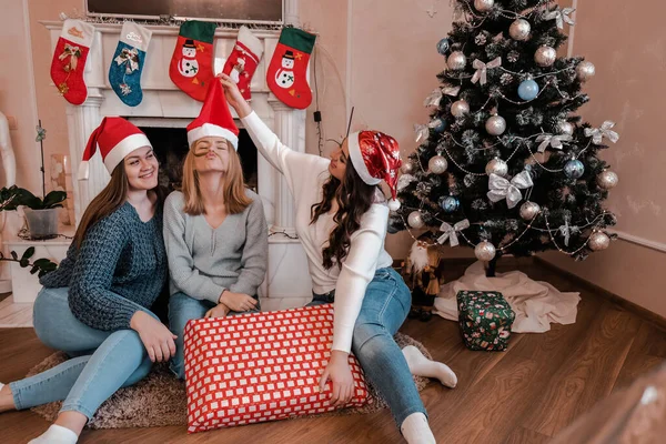 Tree Young Woman Girls Sitting Next Fireplace Christmas Tree Having — Stock Photo, Image