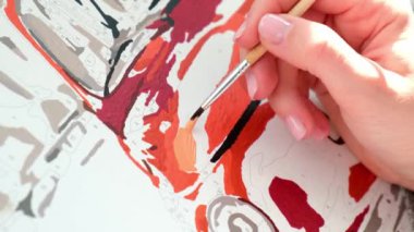 4k kadın el boyama, araba ve kız numaralarından tuval resim çizer. Yaratıcı hobi. Yeni başlayanlar için boya. Evde yalnız kalmak için boş zaman aktivitesi, stres karşıtı bir fikir..