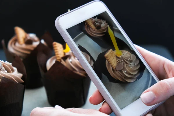 Female Hands Taking Photo Delicious Chocolate Cupcakes Cream Dark Background — Stock Photo, Image