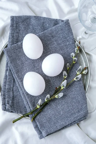 Natural Easter Eggs Feathers Pussy Willow Branches Rustic Cloth White — Foto de Stock