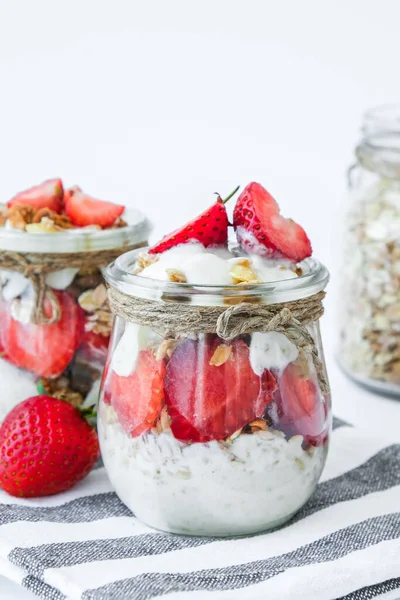 Pequeno Almoço Saudável Aveia Granola Com Iogurte Grego Nozes Morango — Fotografia de Stock