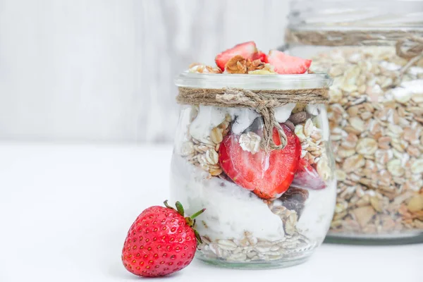 Pequeno Almoço Saudável Aveia Granola Com Iogurte Grego Nozes Morango — Fotografia de Stock