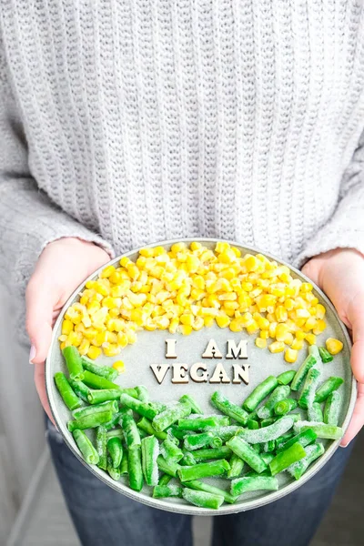 Tangan Wanita Memegang Pesan Vegan Piring Veganisme Vegetarian Gaya Hidup — Stok Foto