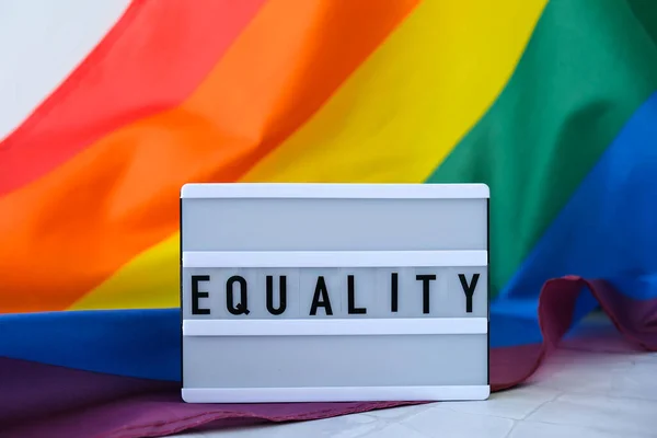 Bandera Arco Iris Con Caja Luz Igualdad Texto Bandera Rainbow —  Fotos de Stock