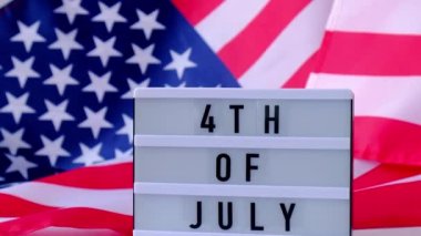 4k Dalgalı Amerikan Bayrağı Arkaplanı. Amerika Birleşik Devletleri 'nin 4. Bayrağı' nın Işıkkutusu. 4 Temmuz Bağımsızlık Günü. Amerikan vatanseverliği ulusal bayramı. Usa gurur duyuyor.