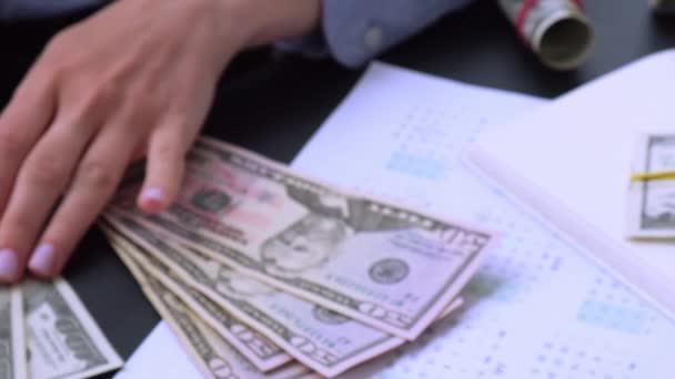 Working businesswoman hands at office workplace desk. Counting money for salary. Investment savings. Finances, economy and home concept. Business budget of wealth. Workspace — Stock Video