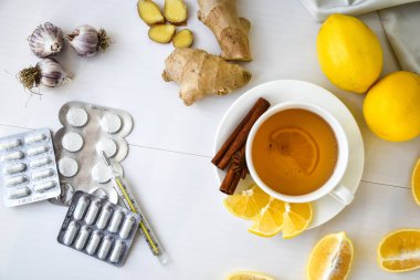 Soğuk algınlığı ilacı. Limon, zencefil, papatya çayı. Doğal vitamin içeceği. Tarçın anason yıldızı. Doğal tıp geleneksel tıbba karşı.