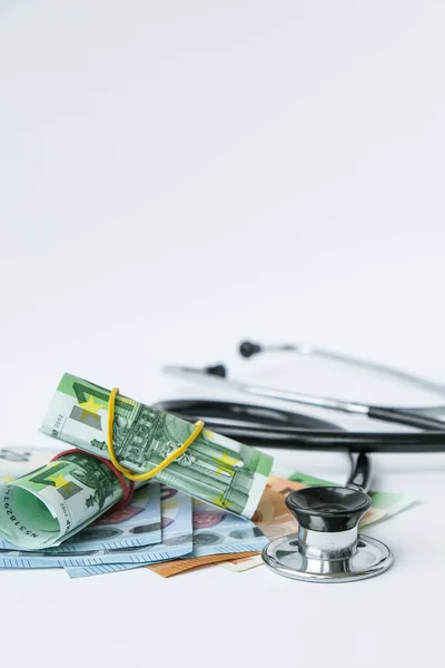 Pile Euros Cash Stéthoscope Concept Médecine Médicale Coûteuse Salaire Des — Photo