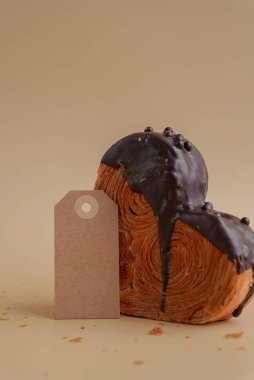 Boş kâğıt örneği, Noel kartı, renkli kremalı kruvasan kutlaması için boş bir örnek. Gıda deneyleri viral tatlı yaratıcı