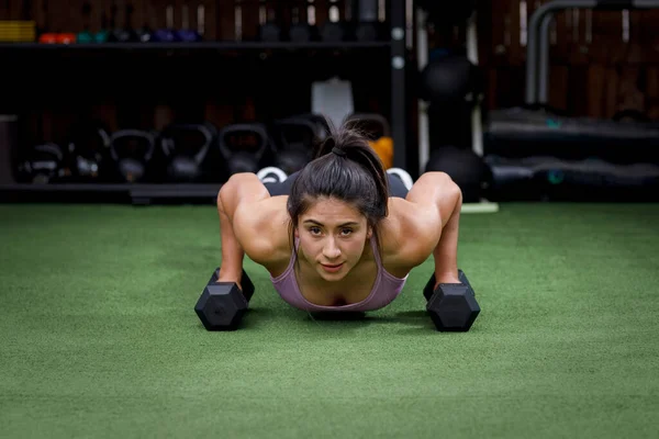 Athlete Woman Doing Push Ups Some Dumbbells Gym Wearing Sportswear — Stock Photo, Image