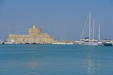 Rodos Adası, Yunanistan - Mandraki limanı ve Aziz Nicholas Kalesi manzarası