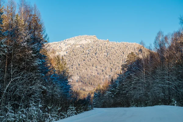 La route sur Iremel. Montagne petit Uvan . — Photo