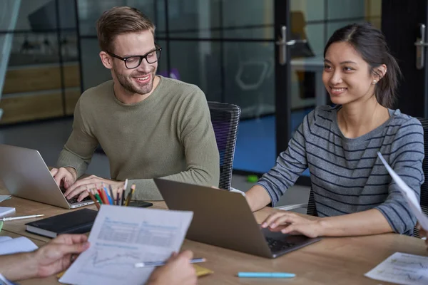 Employees working on laptops on meeting with partners — Stok Foto