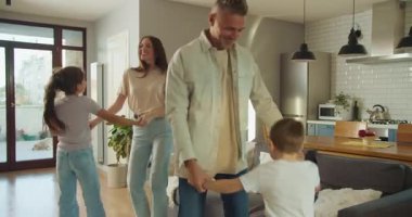 Aynı anlama gelen yedi farklı ifade, farklı sözcüklerle aynı fikri ifade eden on beş alternatif cümle.